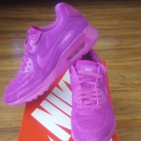 Nike Air Max Fuchsia Sneakers - Picture 1 of 6